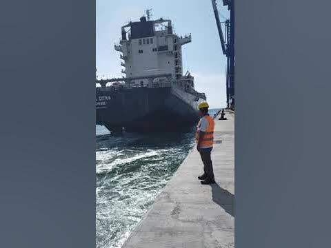 Lepas sandar kapal SPIL CITRA,, MENGERIKAN - YouTube