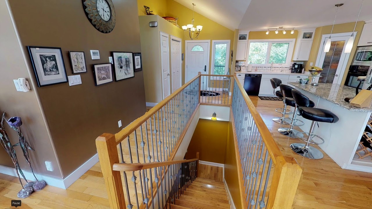 FOR SALE Waterfront Home with Guest Suite on Kootenay Lake