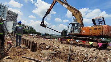 cận cảnh thi công ép cừ larsen bằng xe búa rung