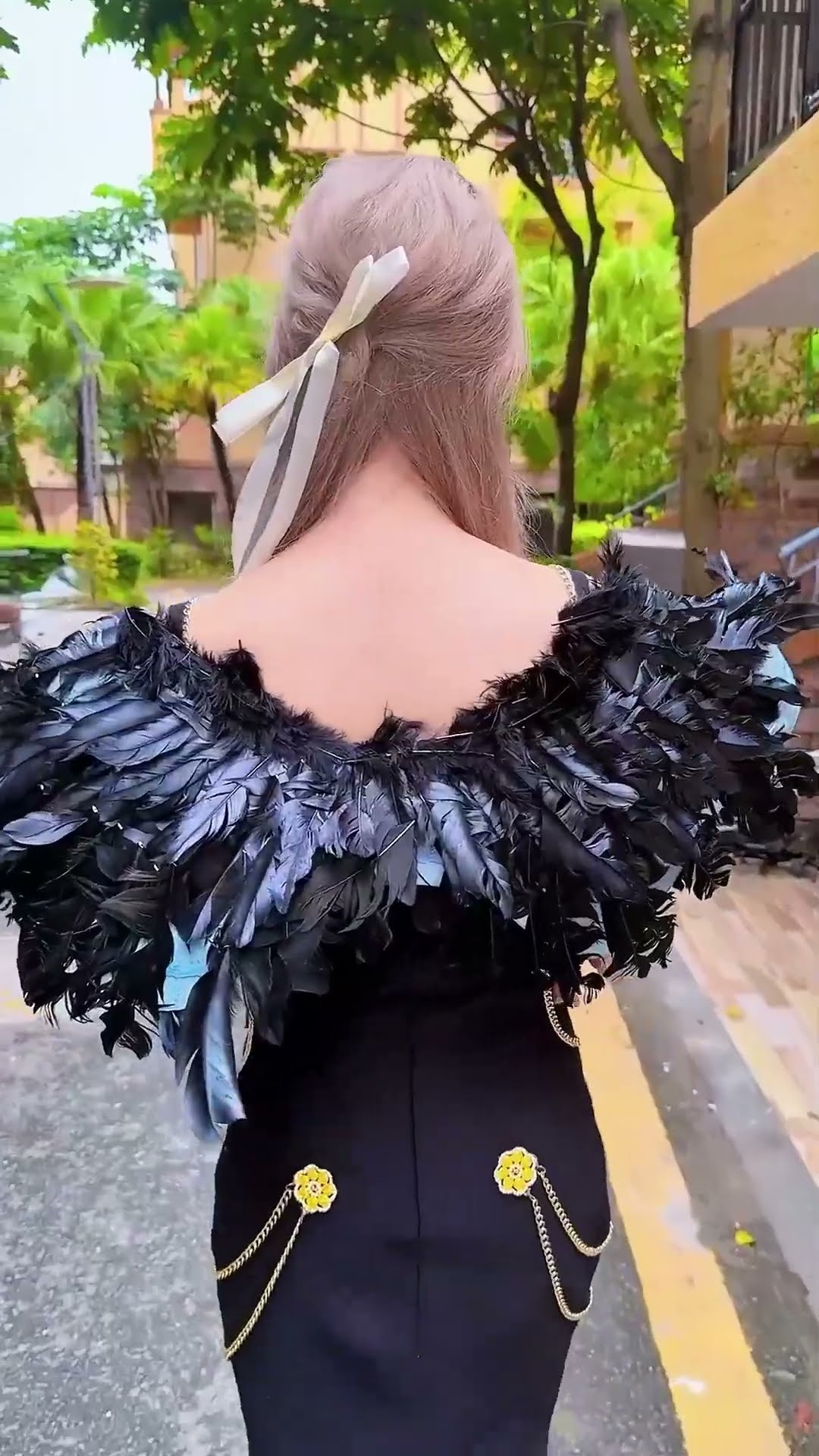 可怜的白天使被小丑给打了。#天使 #angel #shorts #clown #小丑 #超人不会飞