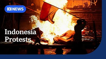 Three dead after mob sets fire to Indonesian parliament building | ABC NEWS