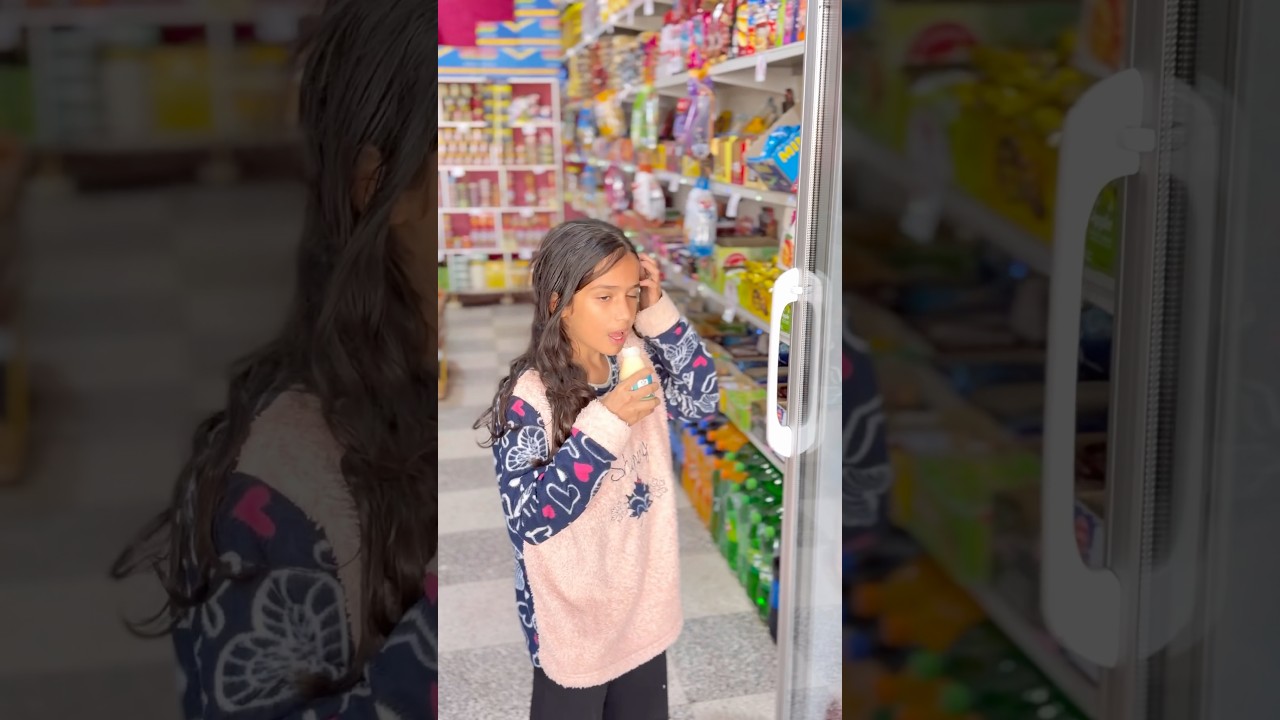 ‏طفلة تسرق حليب في البقالة وتطعم اختها الصغيرة😢لكن عندما رأهم مدير المتجر فعل مالم يكن متوقع😭؟