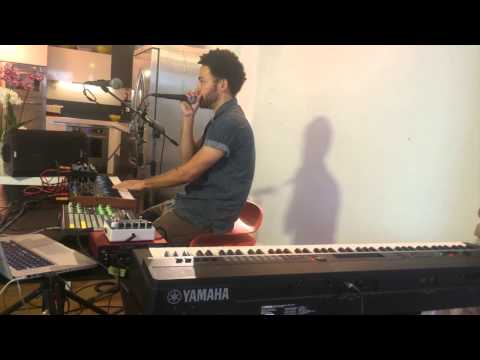 Taylor McFerrin beatbox live at Casa Bertallot