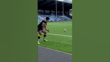 What do we think of this kicking technique?👀🤷‍♂️ #rugbyleague #rugbyunion #nrl #rugbytackles