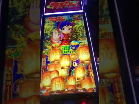 viendo todas las cosas que salió en Play City online y robando banco😱