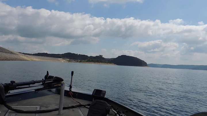 Boating near Wolf Creek Dam