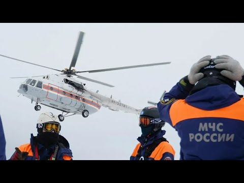 Вертолет МЧС России спас рыбака с судна в Охотском море