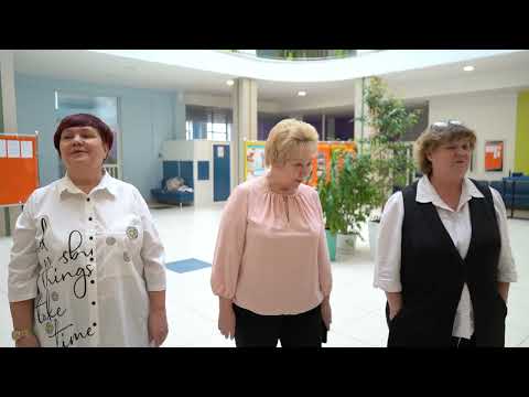 Жизнь школы - классные руководители 11 классов на Последнем звонке - 2022