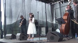 Angelina Jordan gives her flower crown to her fans