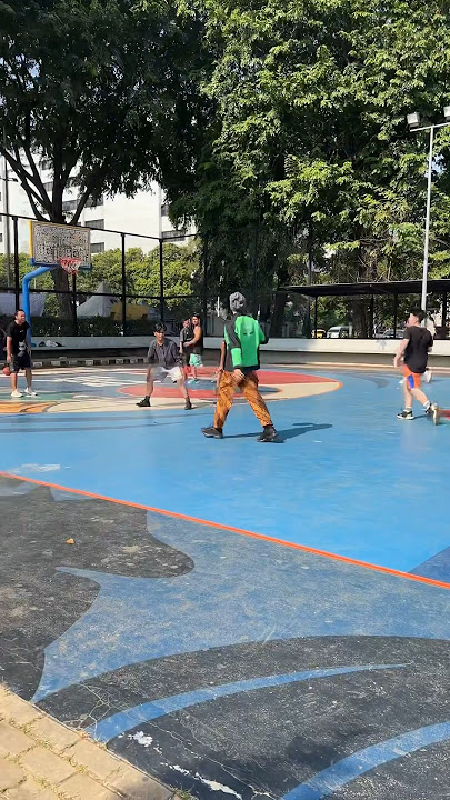 Prank jadi ojol main basket ke lapangan umum #basket #basketball #prank