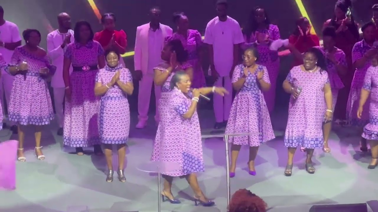 Minister Bernice leading POP in Praises on Praise Invasion 