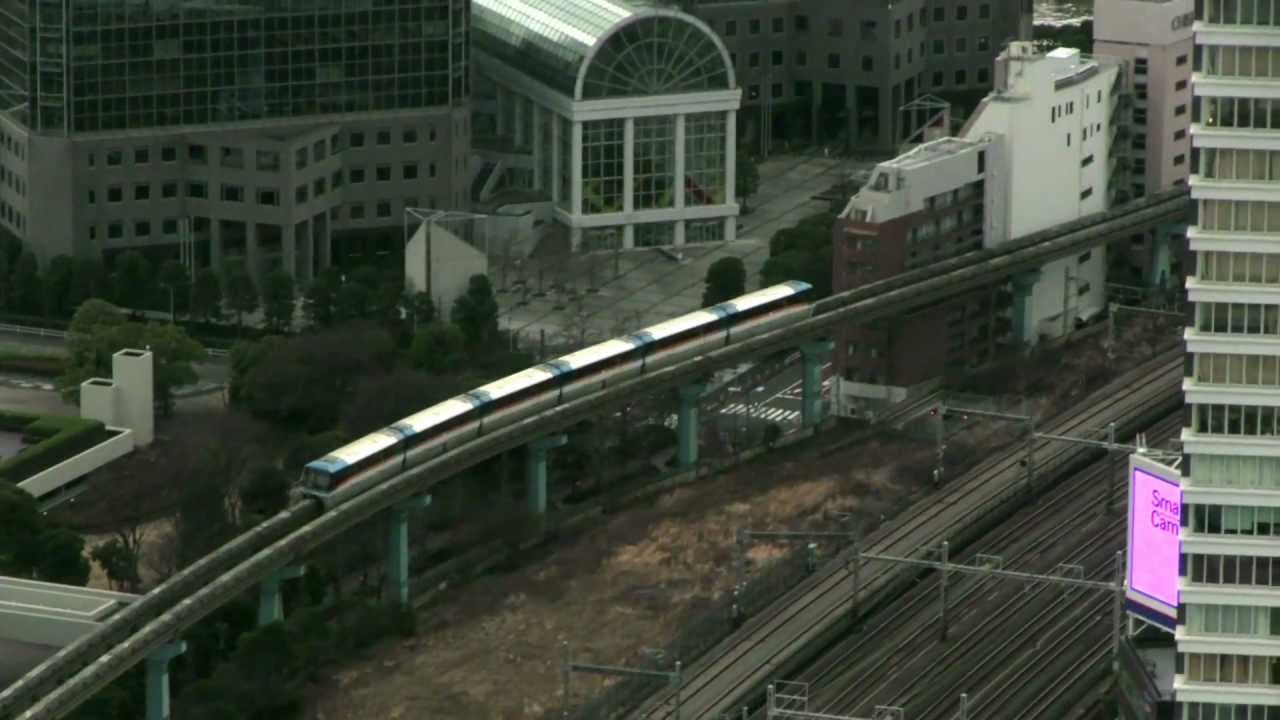 Higway and Aerial train in Tokyo 空中列車