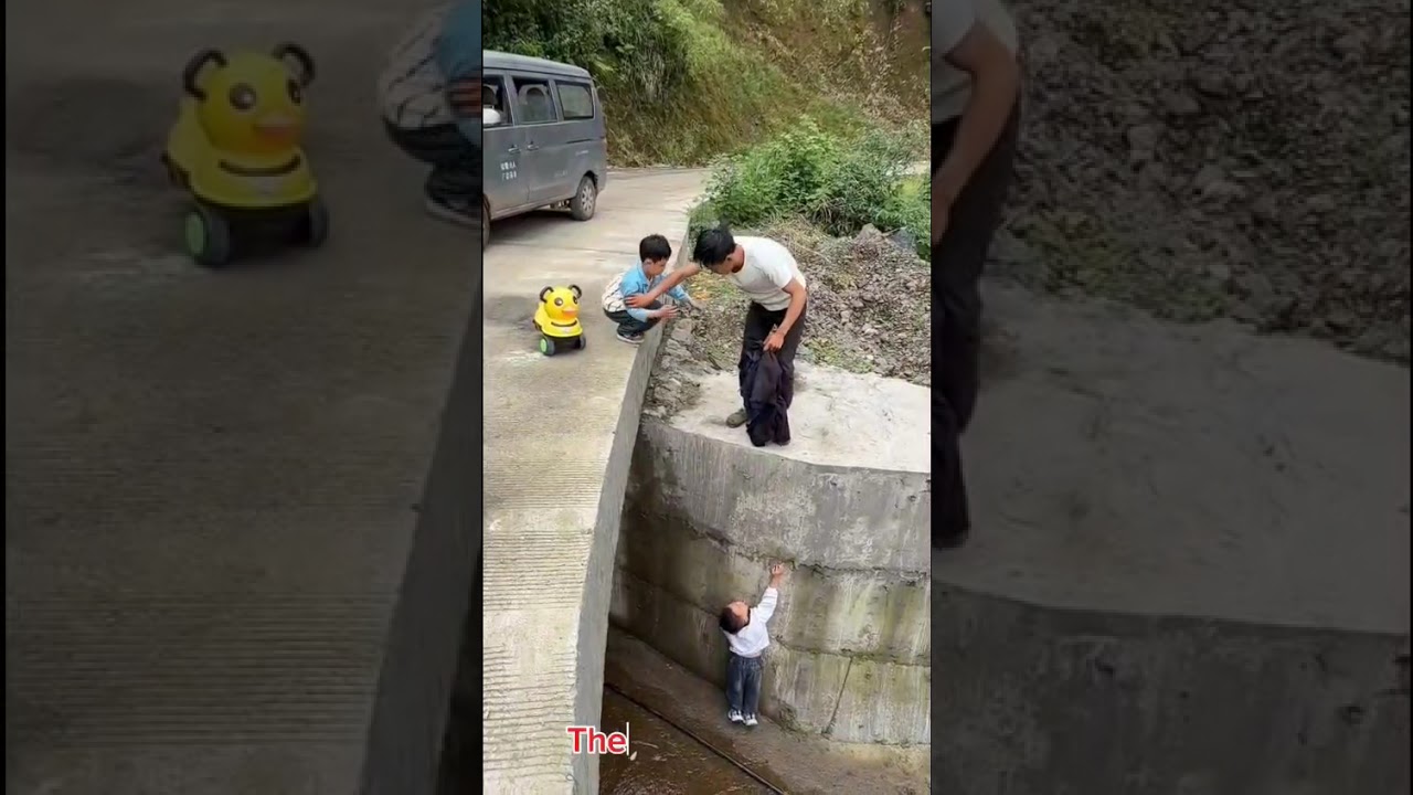 The little boy ran into the road asking for help.. met the right kind person #short,#kindness,#help
