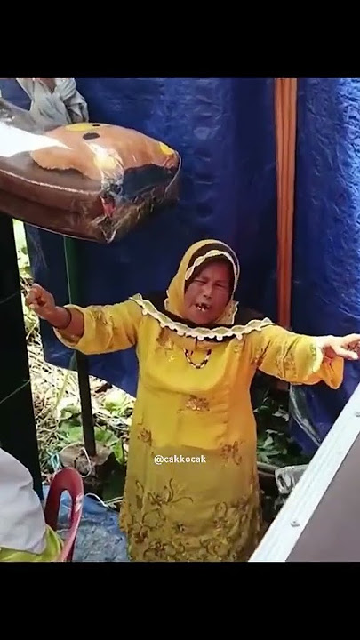 Kelakuan Ibu-Ibu Joget di Hajatan,Bikin Nyengir 🤣 #VideoLucuIndonesia #NgakakOnline #CakKocak