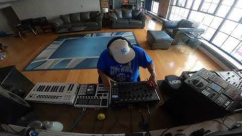 ISLA INSTRUMENTS S2400 12bit sampling drum machine (demo15)