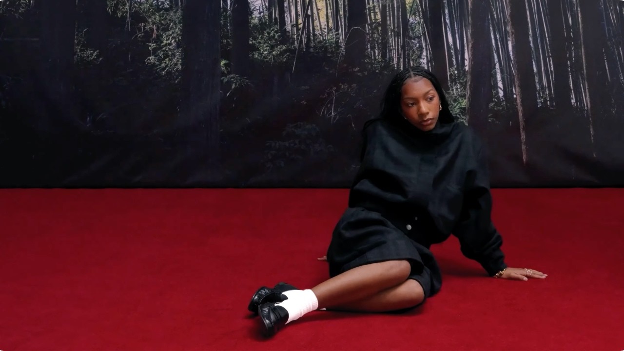 Watch Nia Smith - Limit (Visualiser) on YouTube Watch Nia Smith - Limit (Visualiser) on YouTube