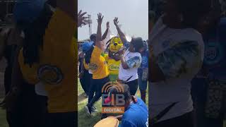 Bola Ray Enjoying A Good Time With OLA Girls SHS Alumni