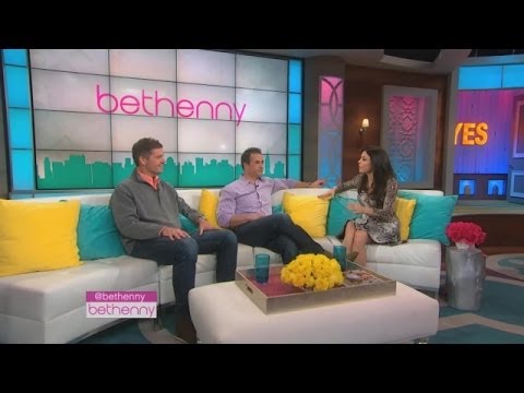 Video: Bobby Deen Nettowaarde: Wiki, Getroud, Familie, Trou, Salaris, Broers en susters