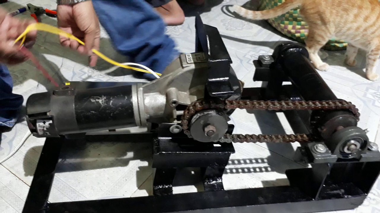 Winch used for stage machinery