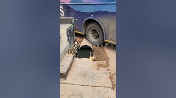 Volvo 9600 Struggling hard to make the turn😲 extremely challenging job for the driver🙌#shorts #volvo