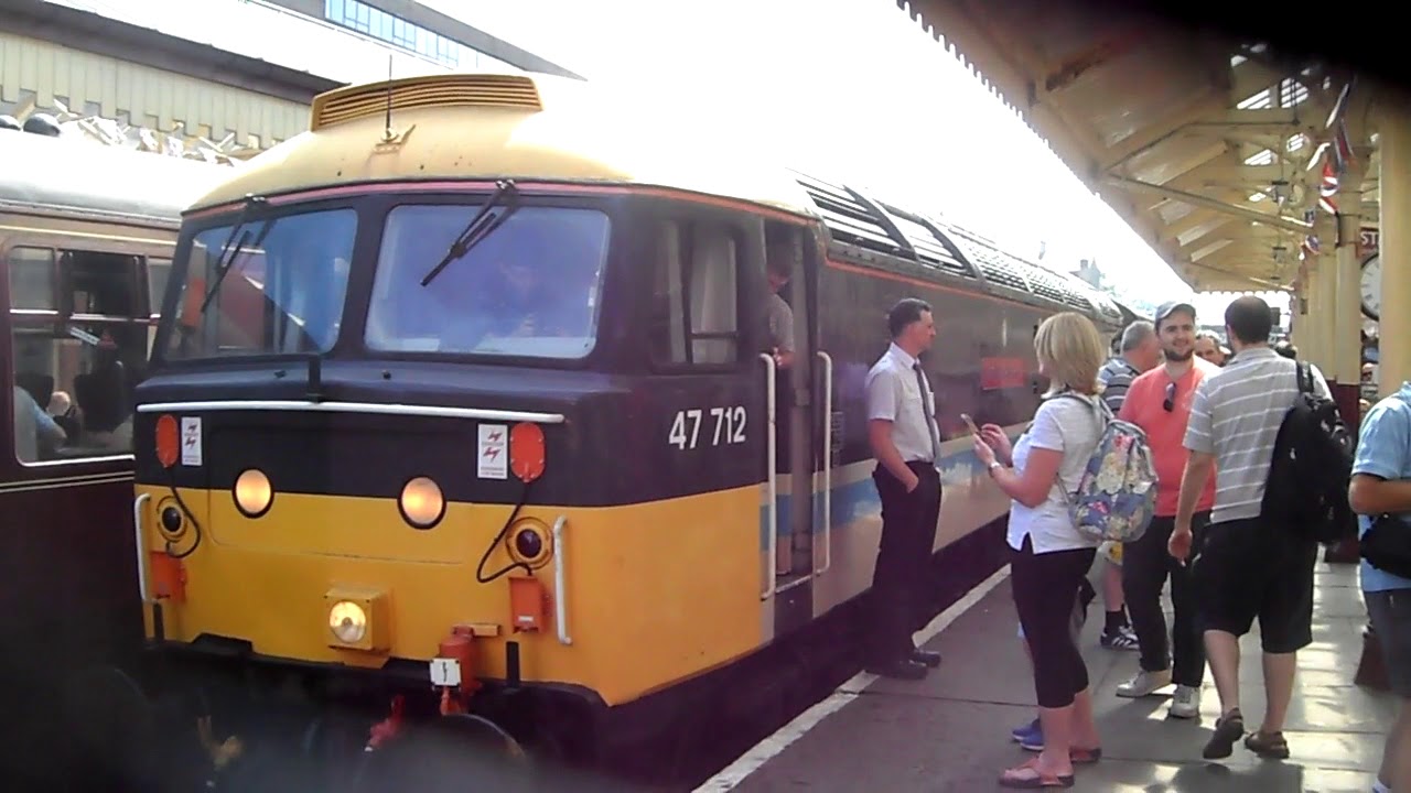 Class 47 47712 Lady Diana Spencer at Bury - YouTube