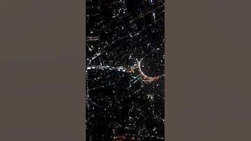 القاهرة كما تبدو ليلا من نافذة الطائرة 