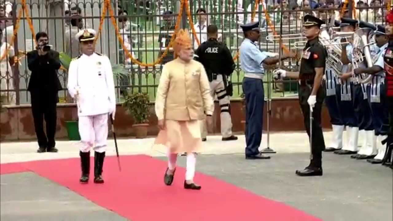 PM Modi  PM Narendra Modi Inspects The Guard Of Honour At Red Fort