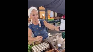 Ничего необычного, просто бабушка на рынке в Коста-Рике продает яйца за Bitcoin