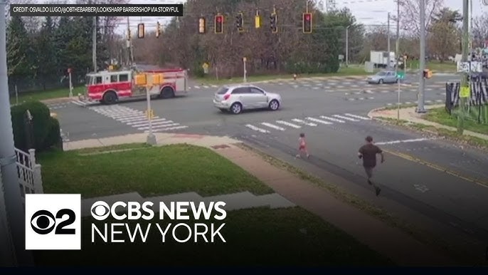 Caught On Video Little Girl Rescued From Traffic