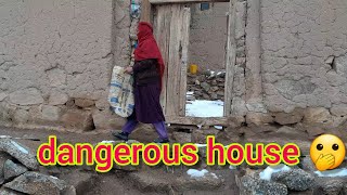 Village daily life in Afghanistan| living in an old dangerous house|4K