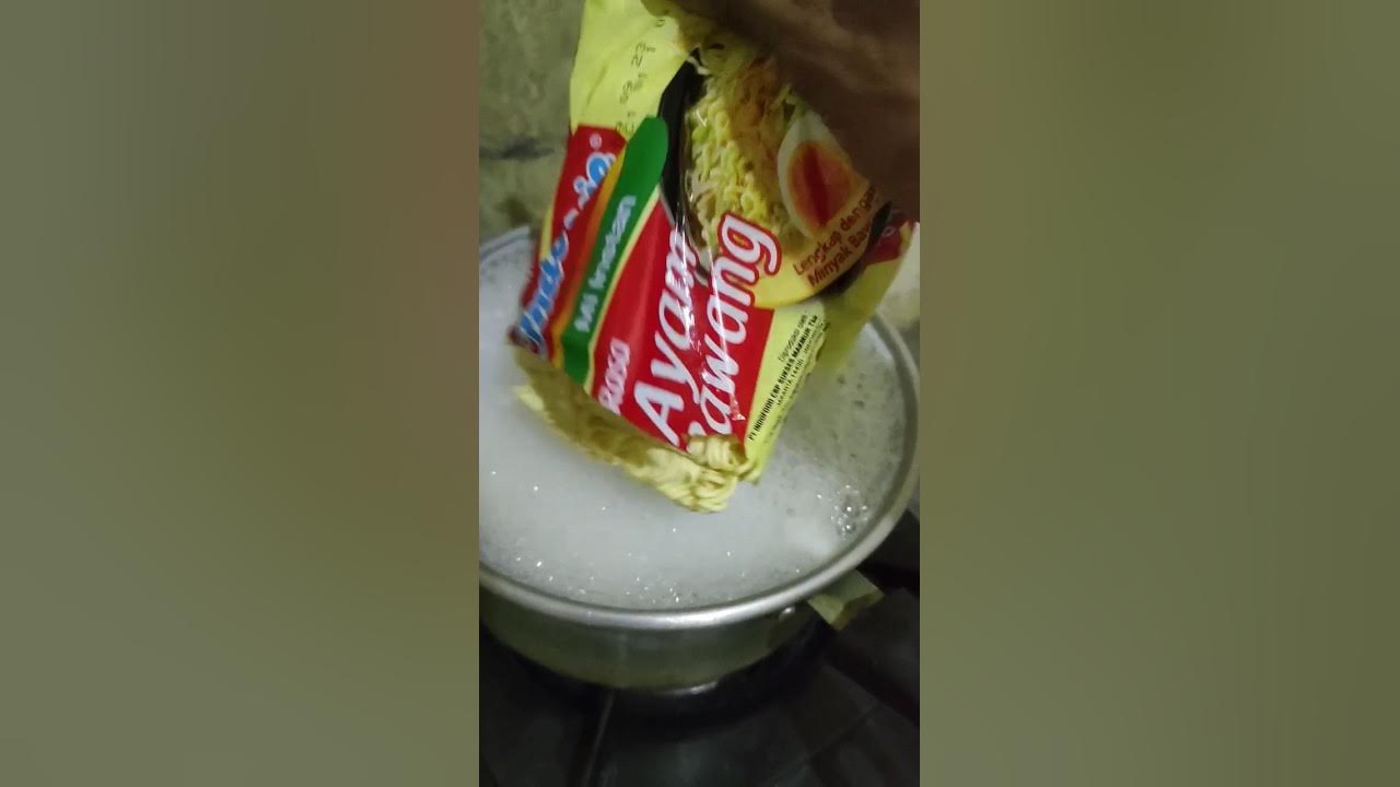 Cara membuat mie instan kuah campur telor | Mie Indomie Kuah #shorts #short Cara membuat mie instan kuah campur telor | Mie Indomie Kuah #shorts #short