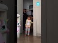 Garotinha ganha cachorro e reação emociona #shorts