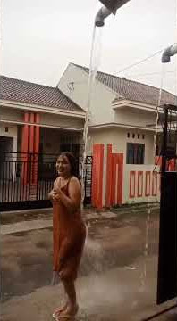mandi air hujan sampe kelihatan anunya😱😱😱😱😱