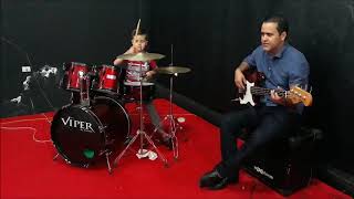 Tocando Bateria E Meu Pai Contrabaixo.