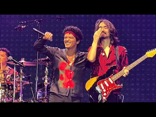 Bruno Mars & Mateus Asato in Sydney [Full Video] - YouTube