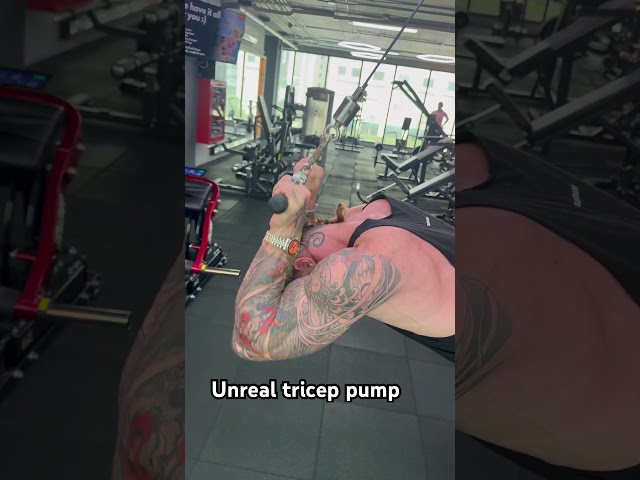 Monday morning tricep rituals 🫠 #triceps #unrealgym #trisb4bis #breadloaf