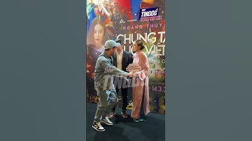 NSND Công Lý dù đi lại khó khăn vẫn đến ủng hộ Hoàng Thuỳ Linh ra mắt phim.