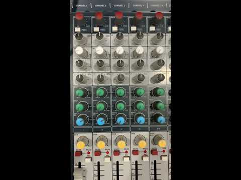 Soundcraft Signature 10 - YouTube