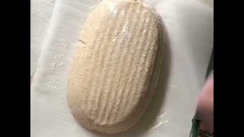 Sourdough scoring with Pradlar bread lame