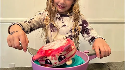 Cookeez Makery Pancake Treatz Review: Mix & Flip Plush Best Friend!