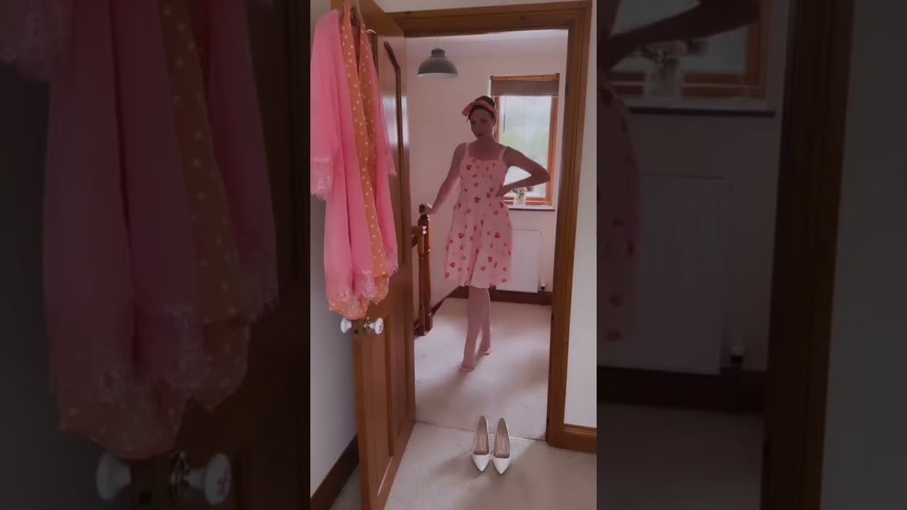 Банни Бардо – элегантный нейлон и высокие каблуки | Био-гламурная модель | Новое обновление канал...