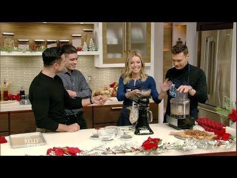 mark-and-michael-consuelos-help-kelly-make-mexican-wedding-cake-cookies