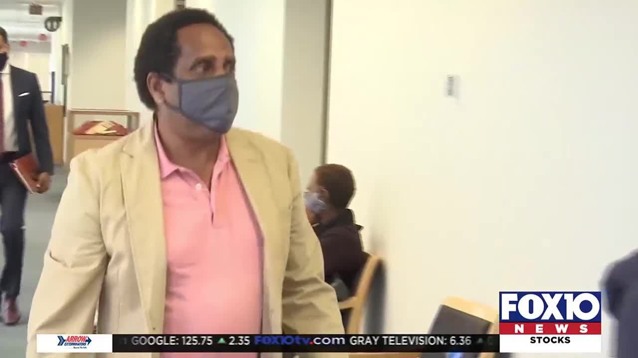 Jury deliberating in trial of man accused of 1980 slaying - YouTube