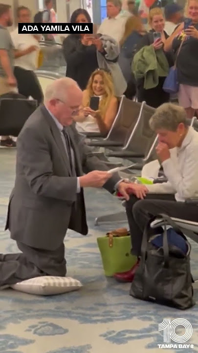 Man surprises girlfriend with airport proposal - YouTube