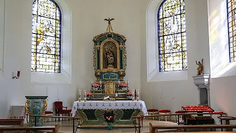 Como é o altar da Igreja Católica?