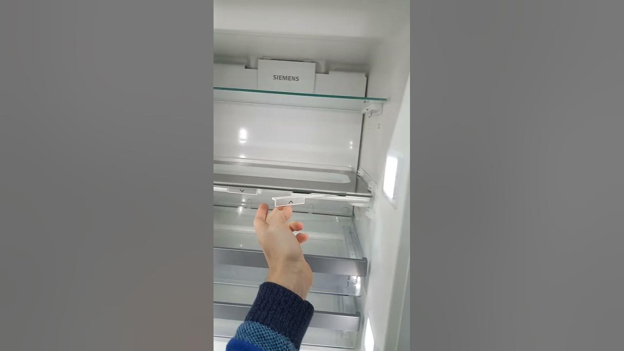 Ремонт холодильников фото. Лампочка для холодильника siemens. Ремонт холодильников мастер. Тэн для холодильника сименс. Мастер холодильников.