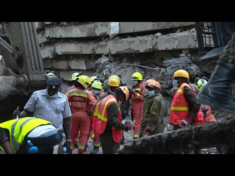 Buscan a siete desaparecidos tras derrumbe de edificio en Kenia