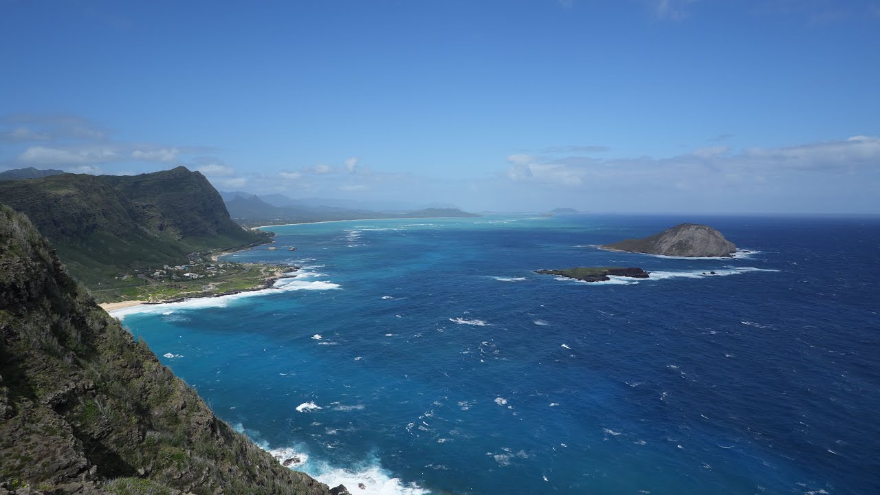 What to do in Oahu Hawaii- Makapu'u Point Lighthouse Trail. An amazing view all the way to the top