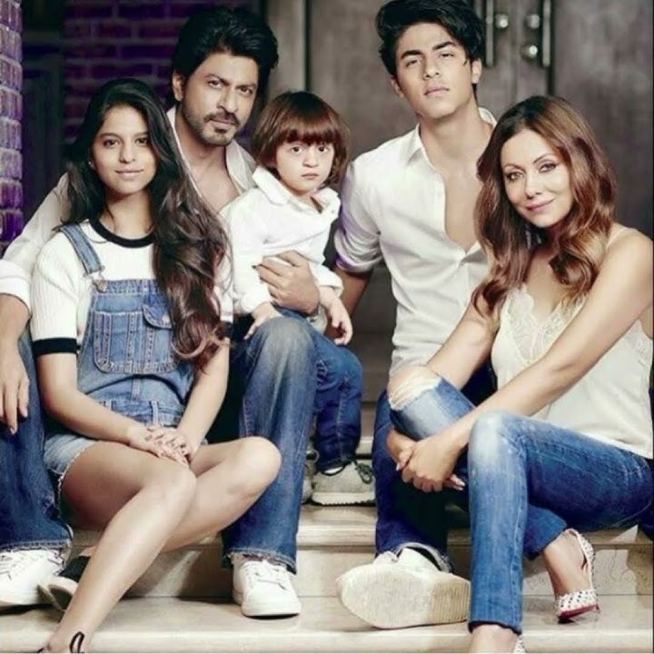 Shahrukh Khan with family beautiful pics#sharukhkhan #shortsfeed #indainshorts #virul