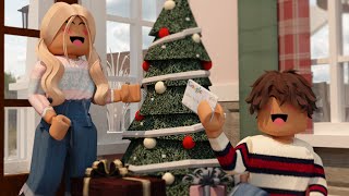 Kids STEAL Credit Card to buy PRESENTS 🎁 | Roblox Bloxburg Family Roleplay w/voices